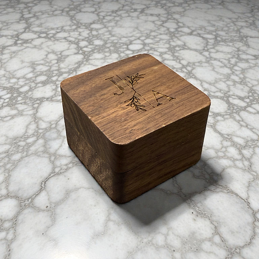 Personalisierte Ring Box von Wiens Wood