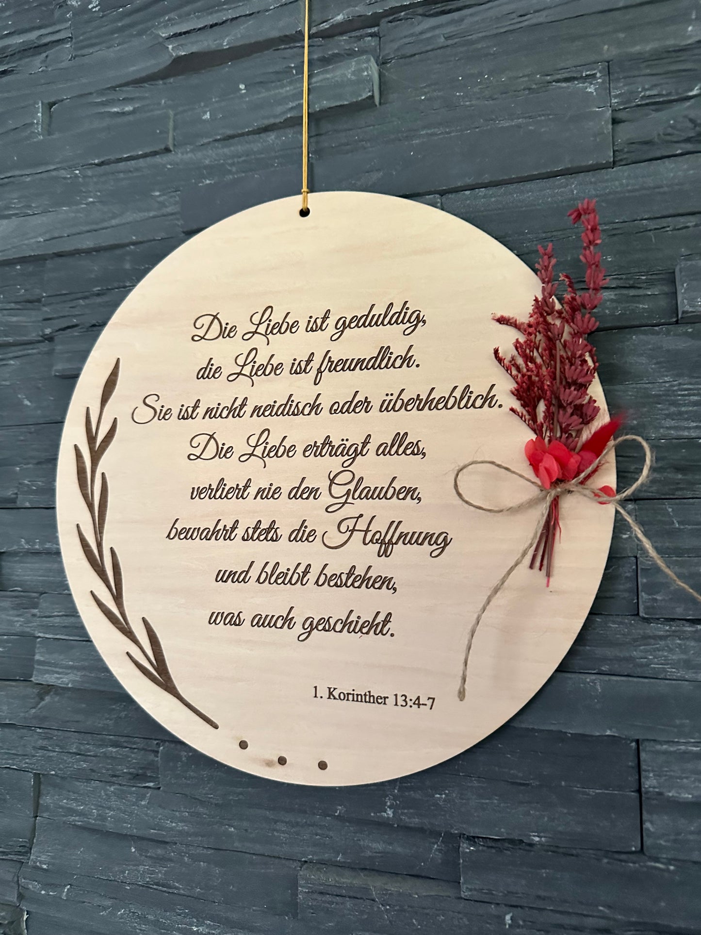 „Die Liebe ist“ Holzschild