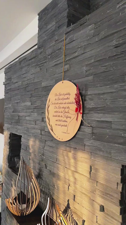 „Die Liebe ist“ Holzschild